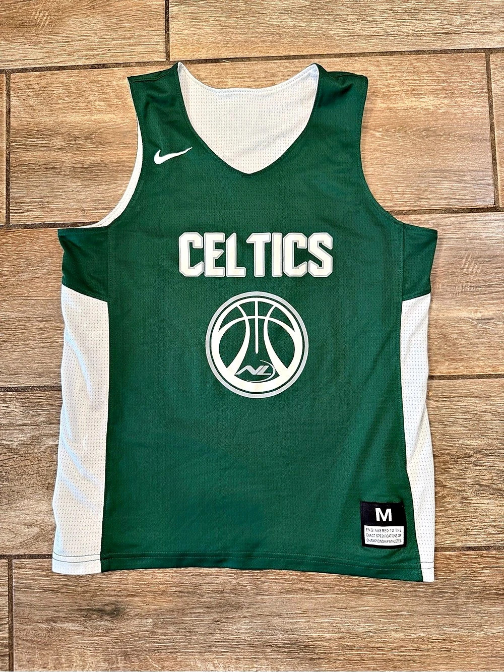 Nike Boston Celtics Baylis 30 jersey Green & White Medium Women’s